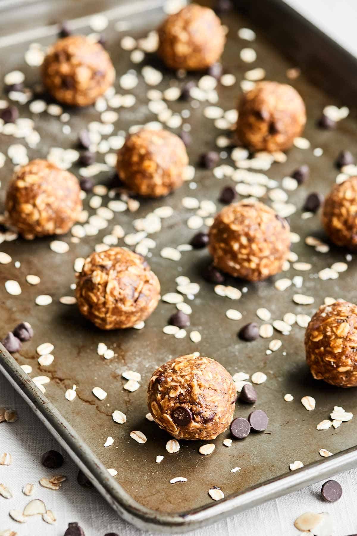 Almond & Cashew Energy Bites (2-3 pcs)